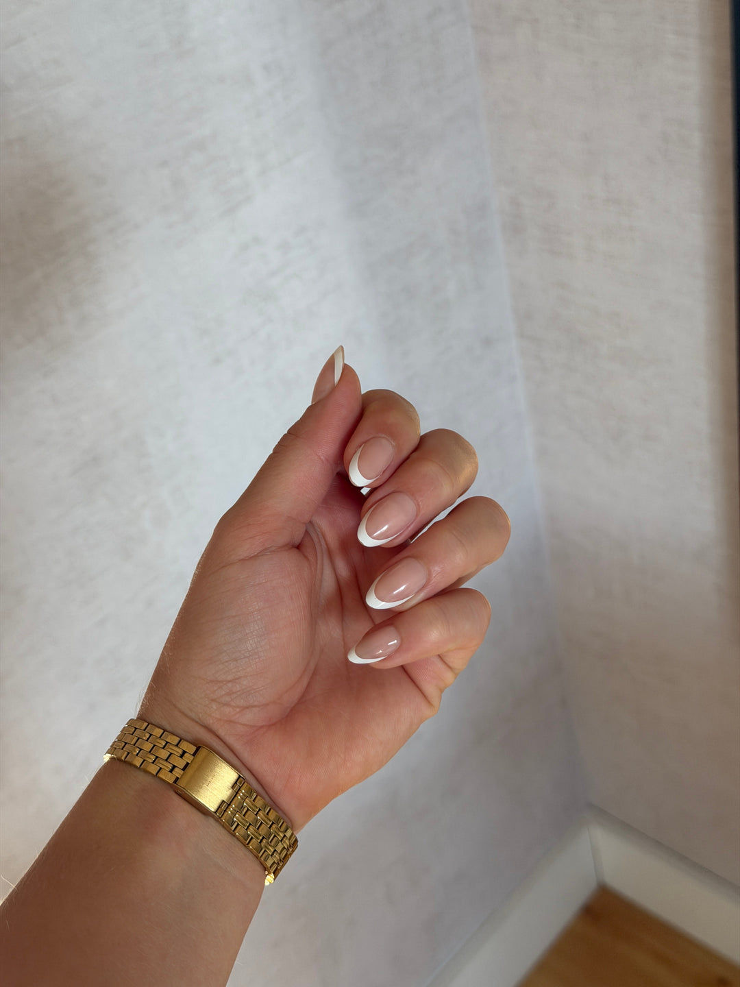 French Chic French Manicure Almond Press On Nagels