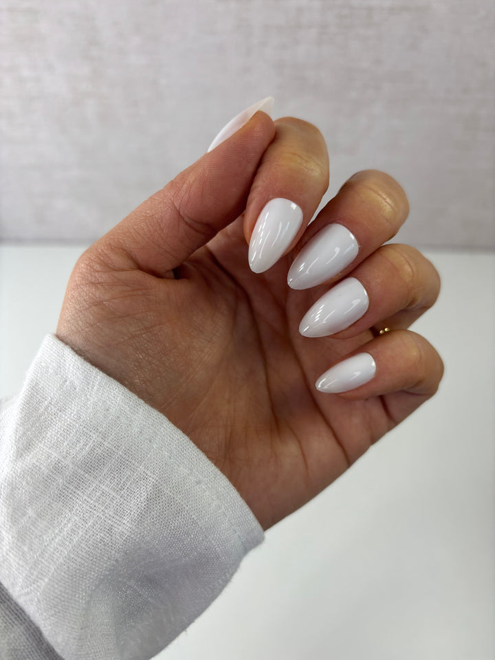 press on nagel milky cream